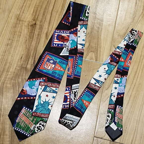 Vintage RM Style NFL Football America's Favorite Sport Men Silk Necktie Tie 55.5 - Picture 3 of 6